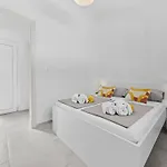 Attractive In With Terrace Apartment *