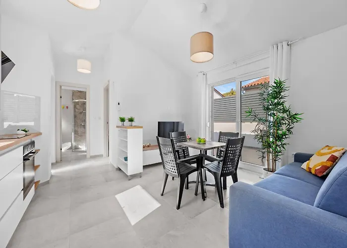 Appartement Attractive In With Terrace Peroj