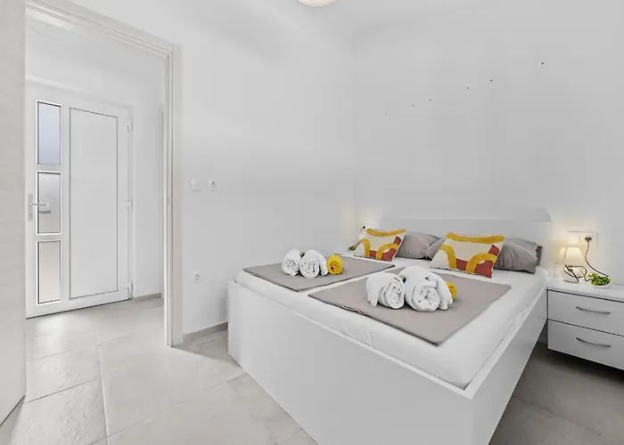 Attractive In With Terrace 아파트 *