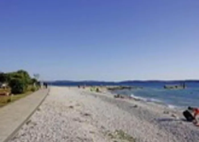 Appartement Attractive In With Terrace Peroj