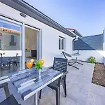 Attractive In With Terrace דירה *