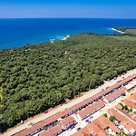 Attractive In With Terrace דירה *