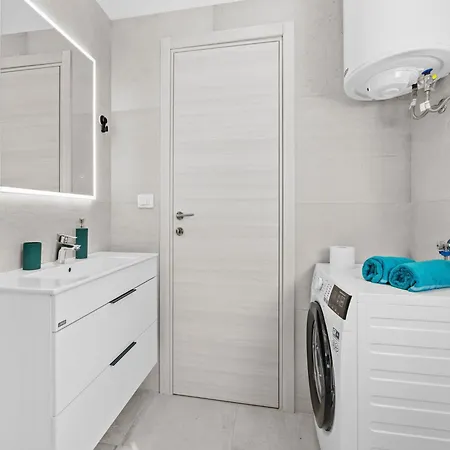 Attractive In With Terrace Apartment *