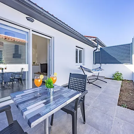 Attractive In With Terrace Διαμέρισμα *
