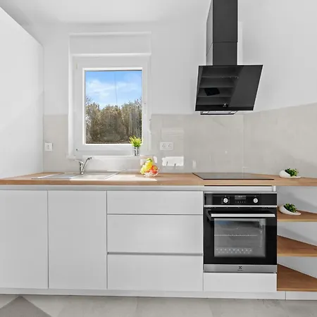 Attractive In With Terrace Peroj