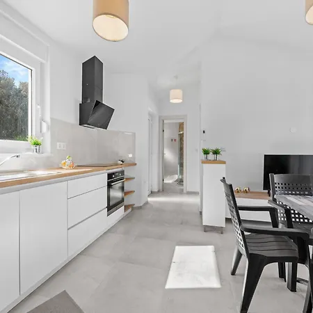Attractive In With Terrace Apartment *