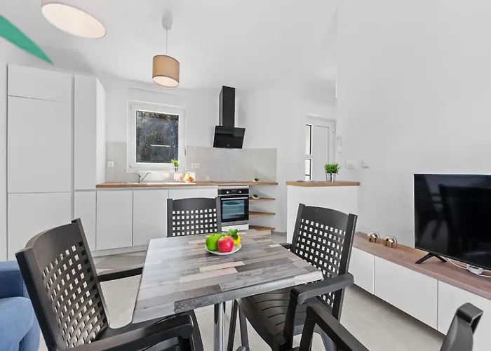 Attractive In With Terrace Lejlighed Peroj